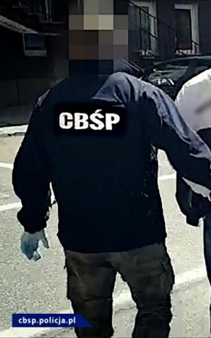 [VIDEO] Fałszywe funty wymieniano w kantorach na prawdziwe banknoty - gang rozbity!