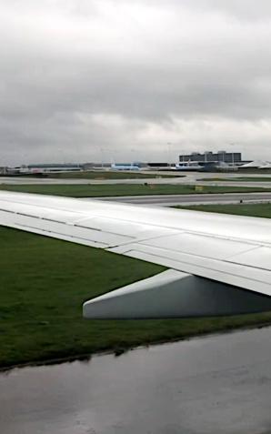 [VIDEO] Lądujemy w Amsterdamie i zwiedzamy lotnisko SCHIPHOL