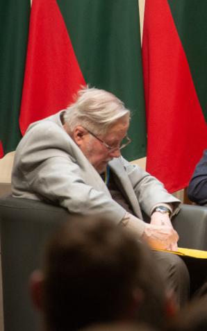 Wiceminister Sebastian Kaleta na międzynarodowej konferencji o odpowiedzialności za zbrodnie na Ukrainie. W spotkaniu w Wilnie uczestniczyli m.in. Litwa, Wielka Brytania, Łotwa, Ukraina, USA