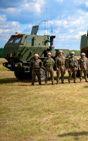 [VIDEO] Minister M. Błaszczak podpisał decyzję o powołaniu Akademii Himars i Brygady Rakiet