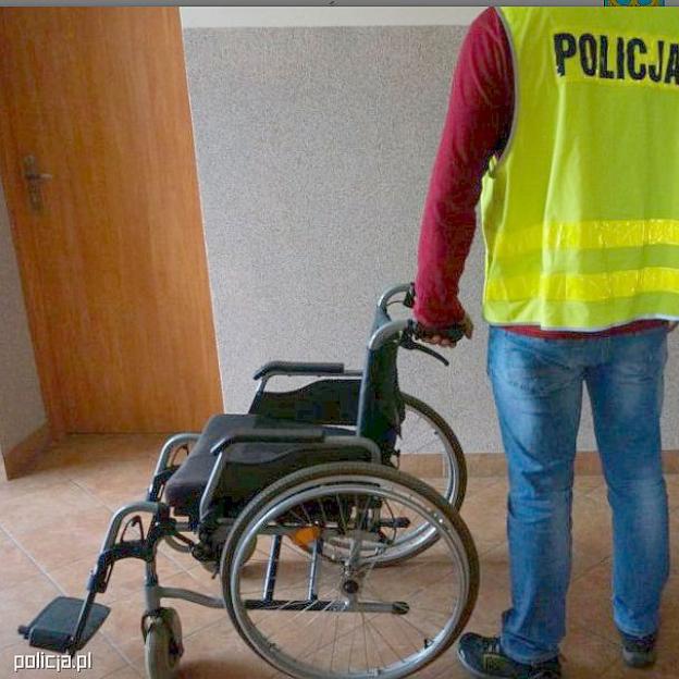 Policjanci odzyskali skradziony wózek inwalidzki - pomogli dziennikarze i mieszkańcy