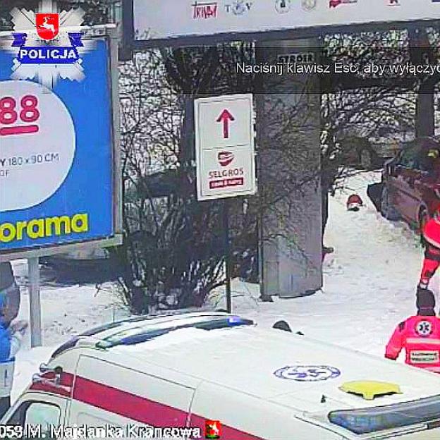 [VIDEO] Kierowca dostał zawału, pojazd wyleciał z drogi i potrącił pieszą! 