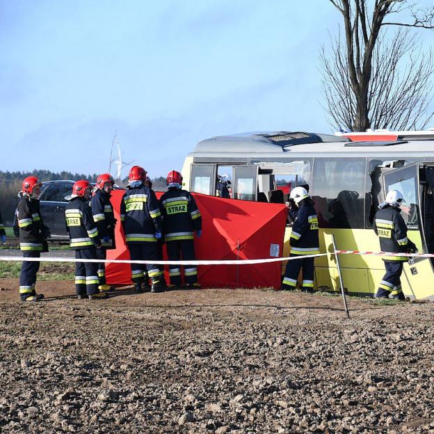 [VIDEO] Tragiczny wypadek w Zachodniopomorskim. Bus zderzył się z TIRem. 21 osób rannych, dwie młode osoby zginęły