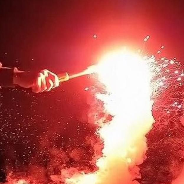 [VIDEO] 28 kibiców zatrzymanych w związku z posiadaniem rac i narkotyków w trakcie meczu