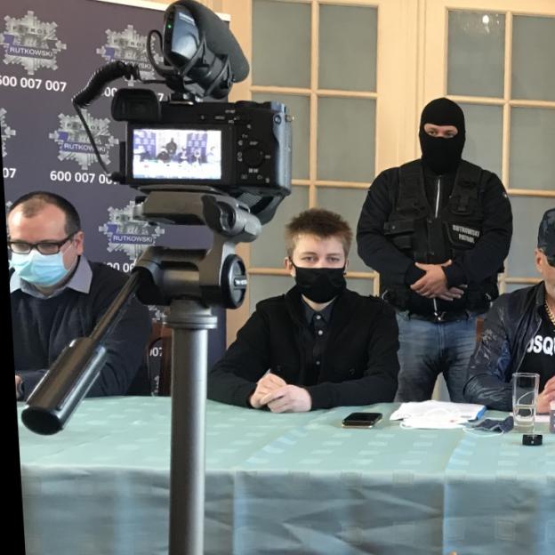 [VIDEO] Kontrowersyjna sprawa oskarżenia właścicieli Punktu Przedszkolnego w Babiczkach o molestowanie dzieci - konferencja Krzysztofa Rutkowskiego 22 lutego w Łodzi