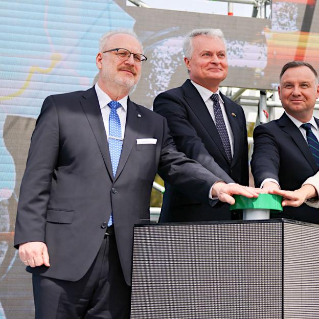 [VIDEO] Gazowy interkonektor Polska-Litwa otwarty. Konferencja prasowa Prezydentów Polski, Litwy, Łotwy oraz Komisarz UE ds. Energii 