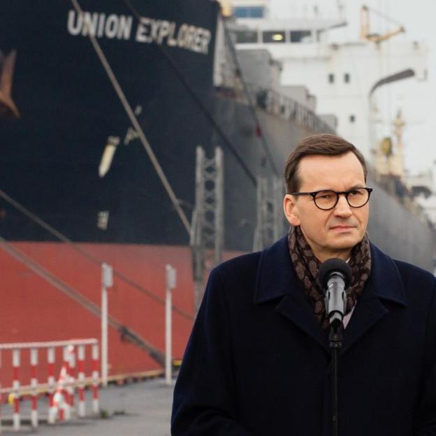 Premier w Porcie Gdańskim o rządowych rozwiązaniach dla gmin i mieszkańców w kwestii dystrybucji węgla