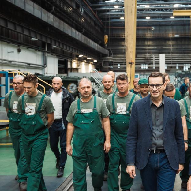 [VIDEO] Premier Mateusz Morawiecki złożył wizytę w gliwickich zakładach Bumar-Łabędy, gdzie potwierdził realizację obietnicy z kwietnia 2023 r. Rząd przekazuje ponad 800 mln zł 