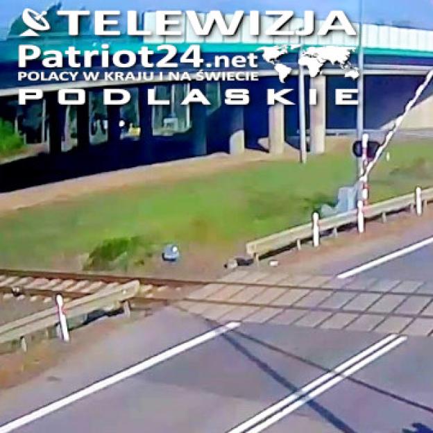 [VIDEO] Osobówką przetrącił szlaban na przejeździe w Kołakach Kościelnych!