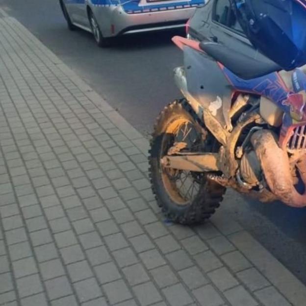 [VIDEO] 15-latek crossem uciekał przed policjantami