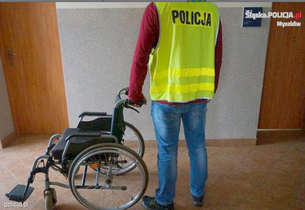 Policjanci odzyskali skradziony wózek inwalidzki - pomogli dziennikarze i mieszkańcy