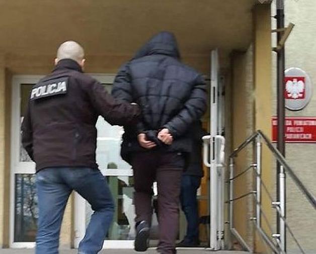 Ukrywał się 17 lat, zatrzymali go pomorscy policjanci