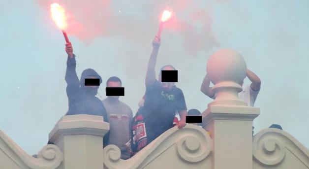 Kibole odpowiedzą za atak na policjantów