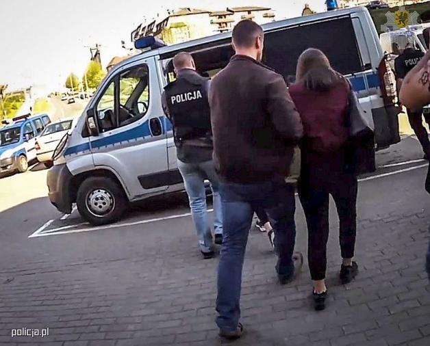 Policjanci doprowadzili do sądu 14-latki podejrzane o pobicie gimnazjalistki w Gdańsku!