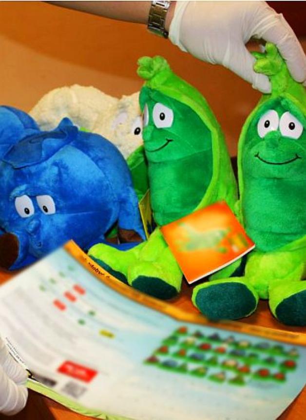 Ukradła naklejki, bo chciała przyspieszyć zbieranie maskotek