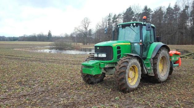 Kradną ciągniki w okolicach Słupska. Ludzie Rutkowskiego w akcji!