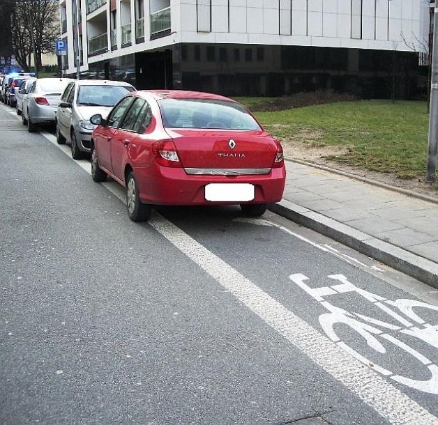 Warszawa: Mieszkańcy i strażnicy miejscy przeciw nieprawidłowemu parkowaniu