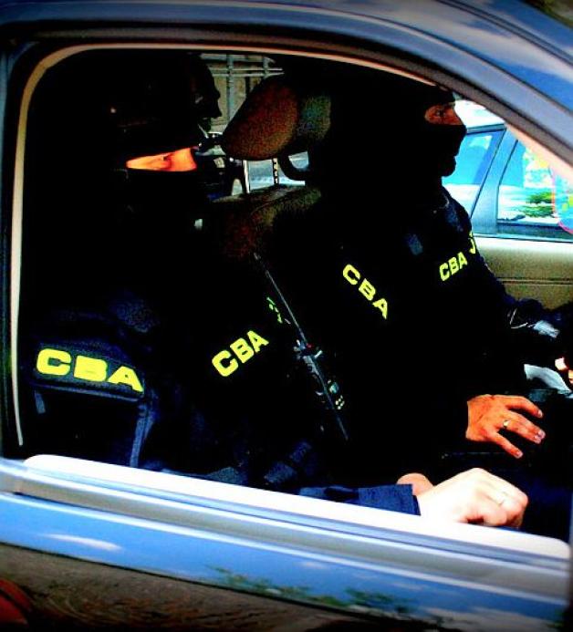 B. wiceminister finansów i szef Służby Celnej zatrzymany