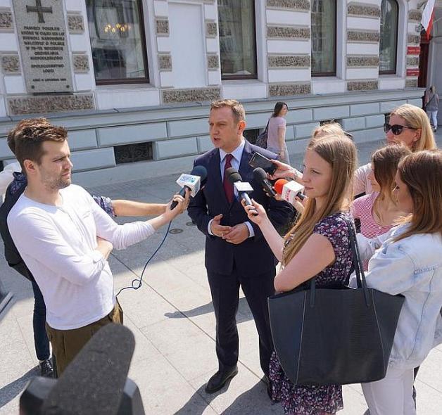 Ślusarz, zegarmistrz, a może dwujęzyczne liceum? Na absolwentów gimnazjów czeka ponad 5,3 tys. miejsc