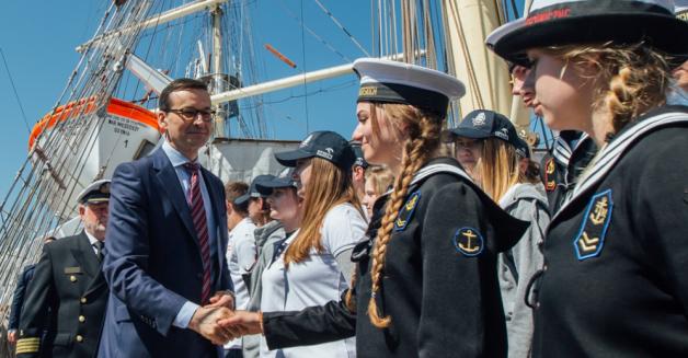 [VIDEO] Premier do załogi „Daru Młodzieży”: Polska jest najpiękniejsza – mówcie o tym we wszystkich portach całego świata