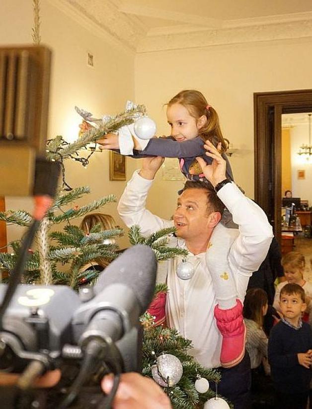 Łódź: Specjaliści od ubierania choinek w Urzędzie Miasta!