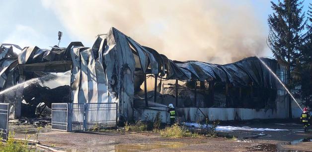 Dlaczego zapalił się magazyn Grupy PGE, a ochroniarze tego nie zauważyli? PGE dostało odszkodowanie, a dzierżawca nie. Organa ścigania nie potrafią sprawy wyjaśnić, a koncern energetyczny odmówił odpowiedzi na pytania