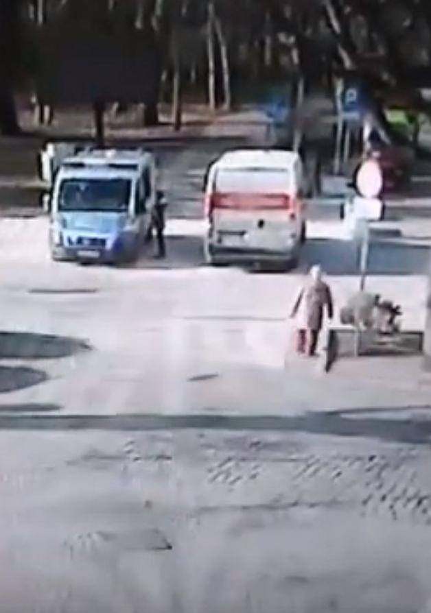 [VIDEO] Dzięki szybkiej reakcji chłopca policjanci uratowali nieprzytomnego mężczyznę