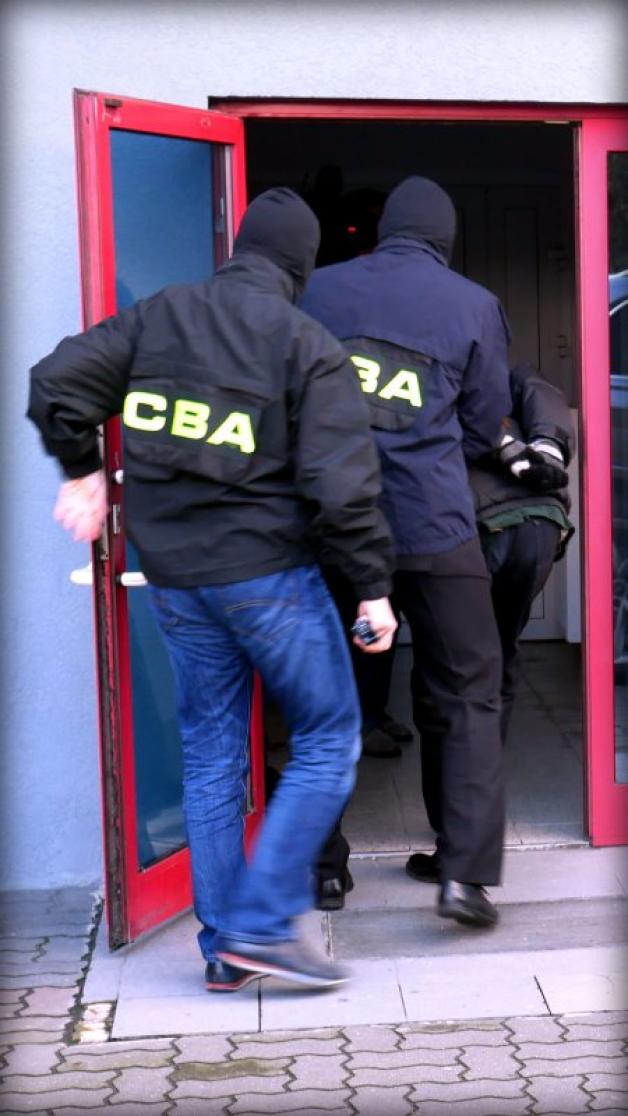 7 osób zatrzymanych za pranie brudnych pieniędzy