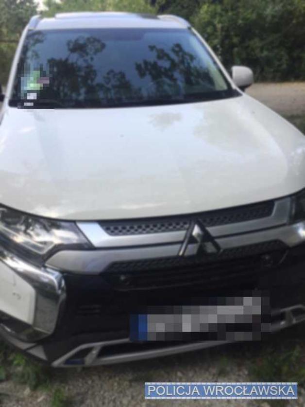 Policjanci odzyskali skradzione Mitsubishi o wartości 85 tys. złotych