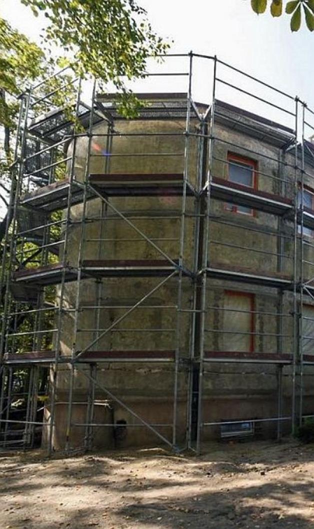 Trwa remont modernistycznej willi Karola Plihala w Łodzi