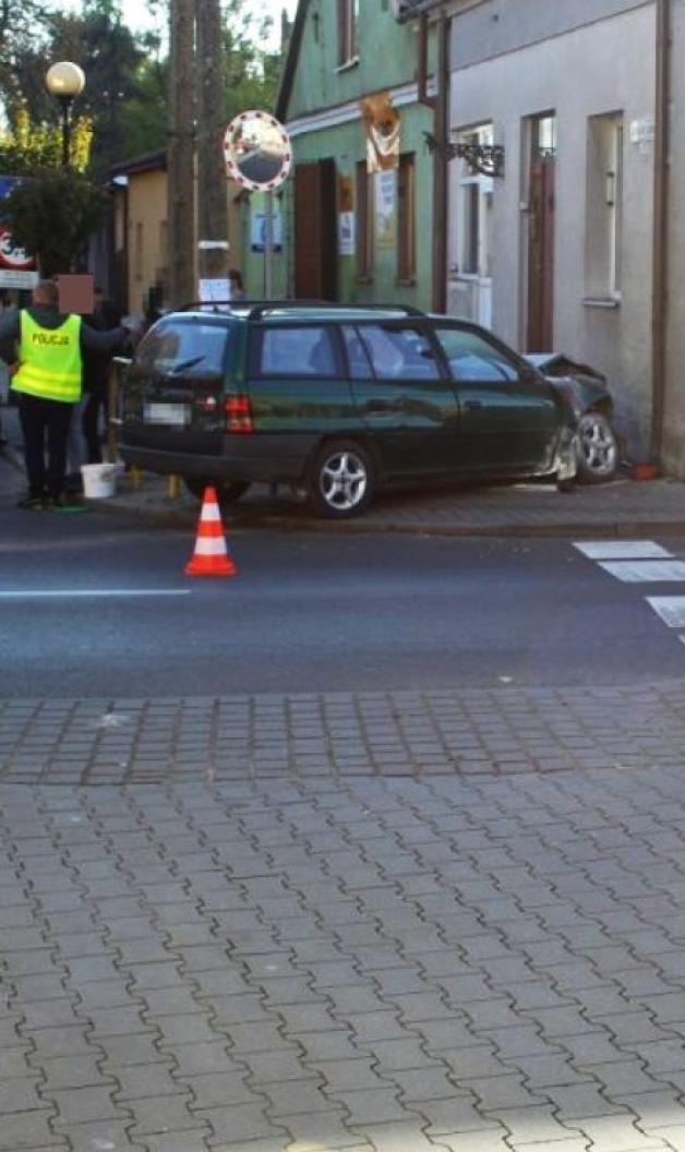 Po pijanemu spowodowała kolizję wioząc do szkoły dwoje dzieci