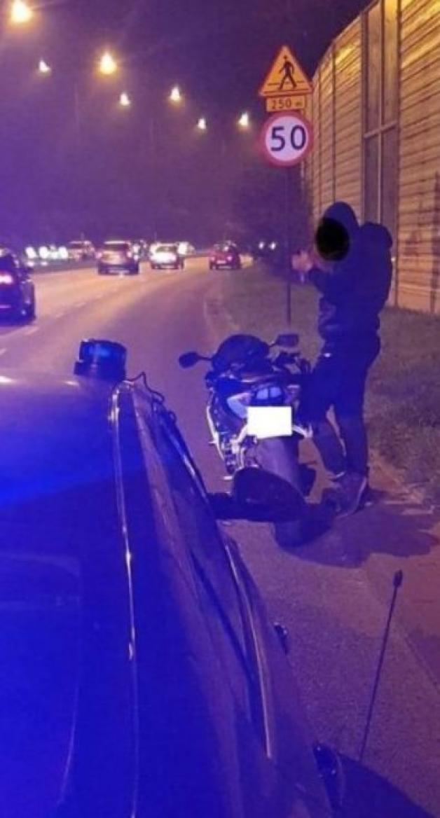 Zmrok, mgła i 167 km/h motocyklem