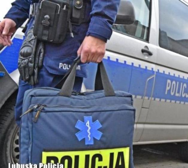 Zabarykadował się w mieszkaniu i groził, że popełni samobójstwo. Z pomocą ruszyli policjanci