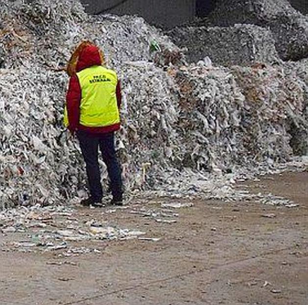 [VIDEO] 220 ton nielegalnych, angielskich śmieci wróci z Polski do Wielkiej Brytanii