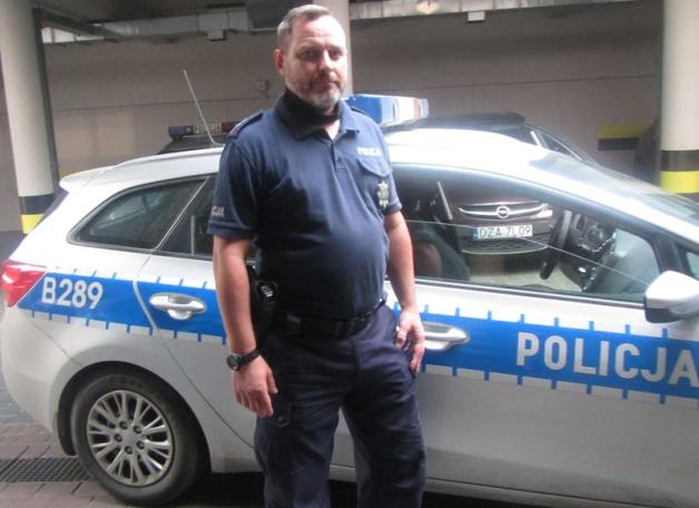 Zastępca dyżurnego z oławskiej komendy, w czasie wolnym od służby, zatrzymał nietrzeźwego kierowcę