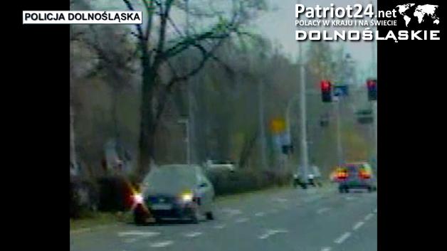 [VIDEO] Wjechała autem na skrzyżowanie pod prąd