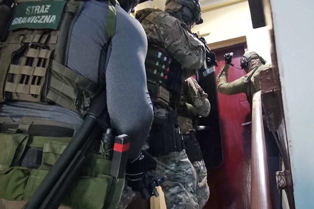 [VIDEO] Rozbito międzynarodową grupę przestępczą, w tym obywateli Federacji Rosyjskiej narodowości czeczeńskiej, Azerka i Polak