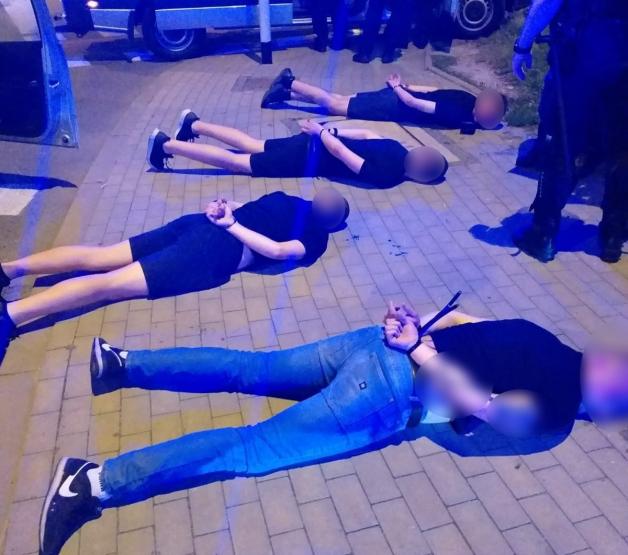 [VIDEO] Pseudokibice zatrzymani za potrącenie samochodem policjantów