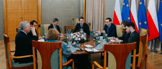 Z Genewy przyjechał Wysoki Komisarz Organizacji Narodów Zjednoczonych ds. Uchodźców. W Warszawie rozmawiał z premierem Mateuszem Morawieckim