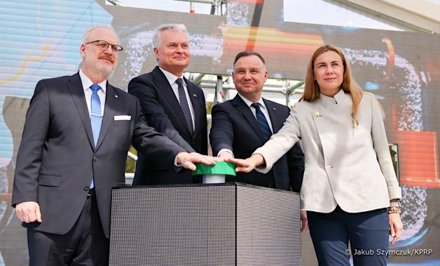 [VIDEO] Gazowy interkonektor Polska-Litwa otwarty. Konferencja prasowa Prezydentów Polski, Litwy, Łotwy oraz Komisarz UE ds. Energii 
