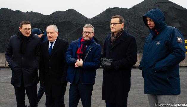 [VIDEO] Premier w Porcie Gdańskim o rządowych rozwiązaniach dla gmin i mieszkańców w kwestii dystrybucji węgla