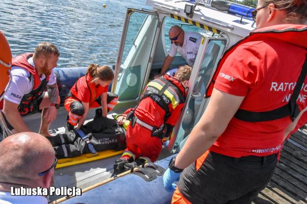[VIDEO] Ćwiczyliśmy by jeszcze skuteczniej ratować ludzkie życie – policyjni wodniacy w akcji
