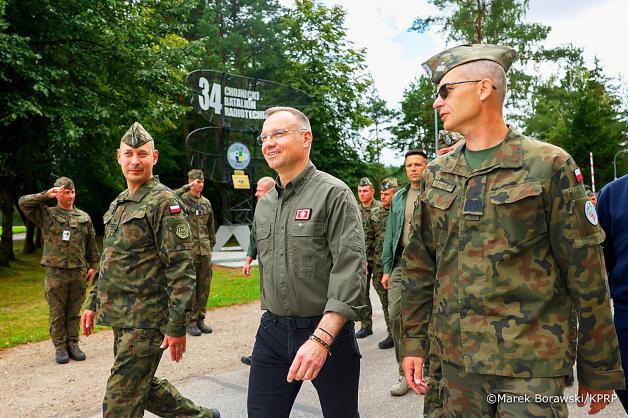 [VIDEO] Prezydent z wizytą w 34. Chojnickim Batalionie Radiotechnicznym